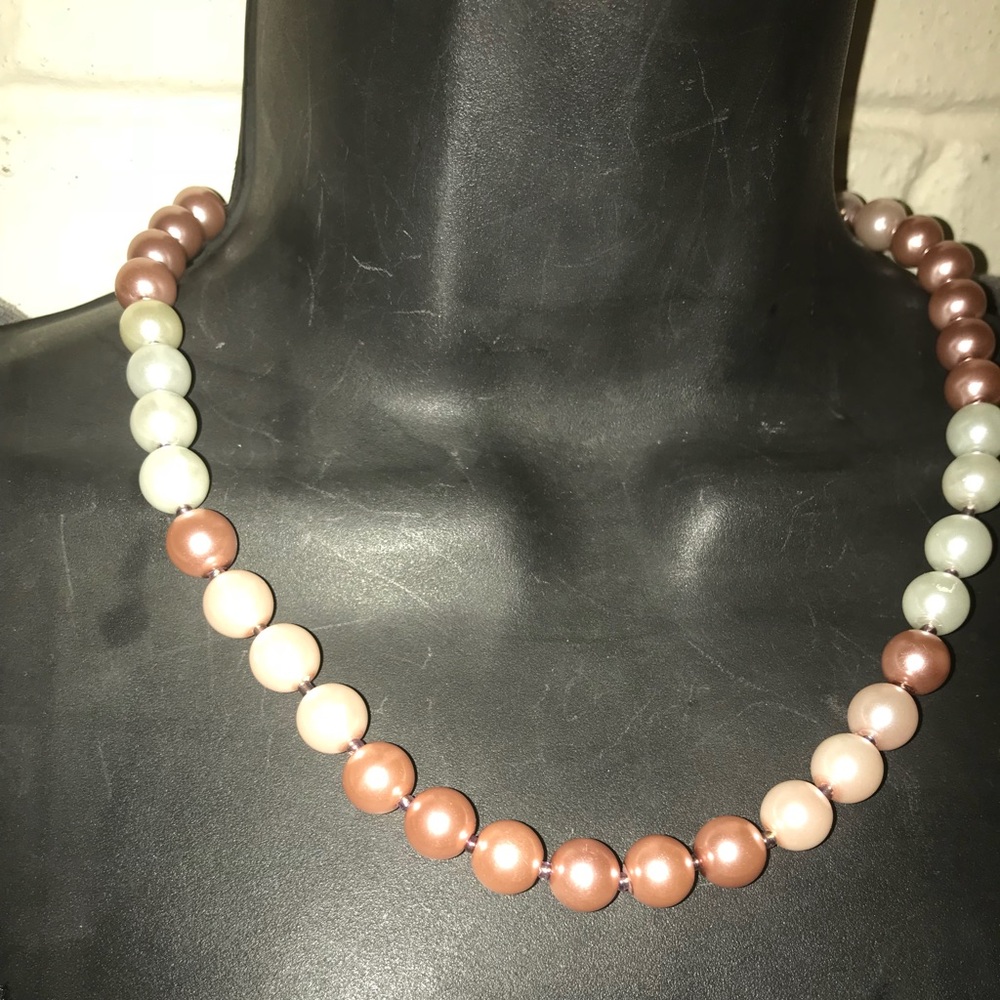 New Pearl necklace in ombré pink. Faux pearl